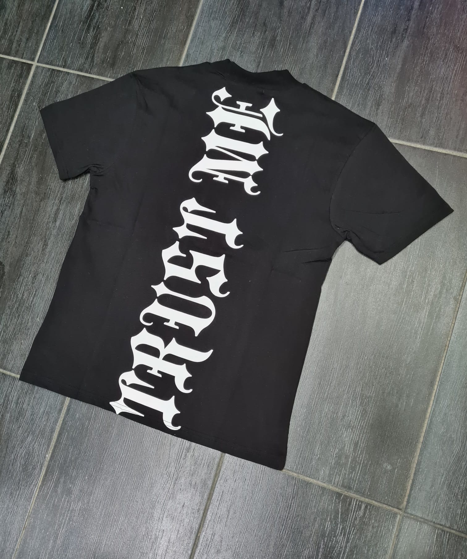 T-Shirt TRUST ME