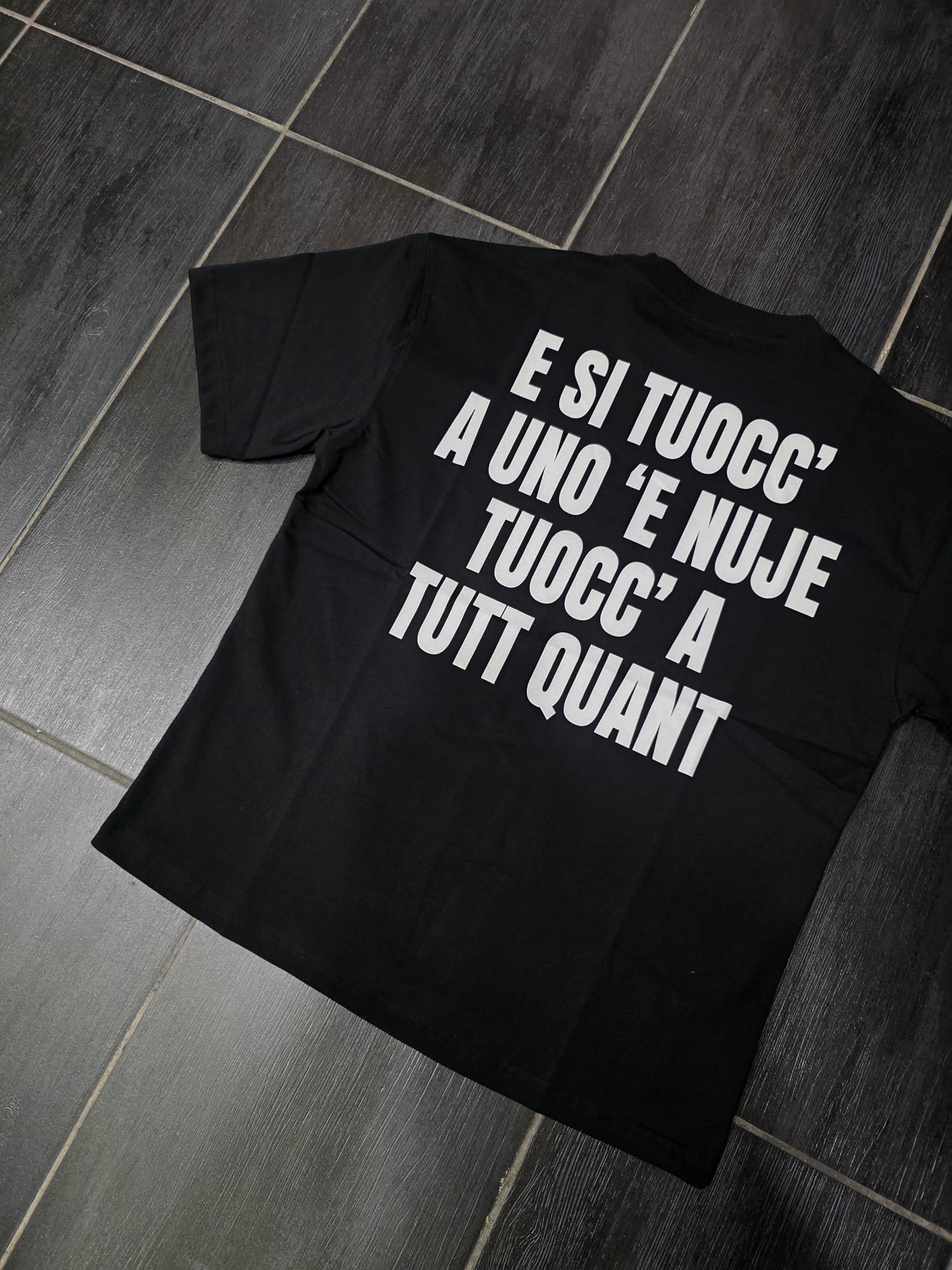 T-Shirt mod E SI TUOCC A UN E NUJE
