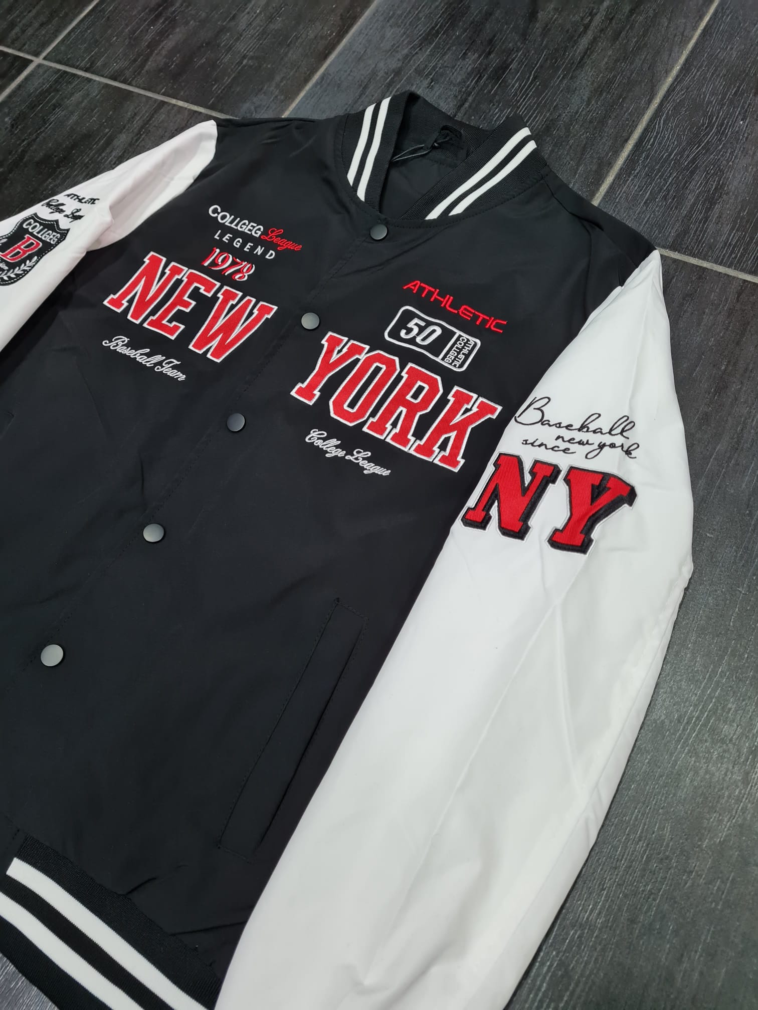 College NY Nero