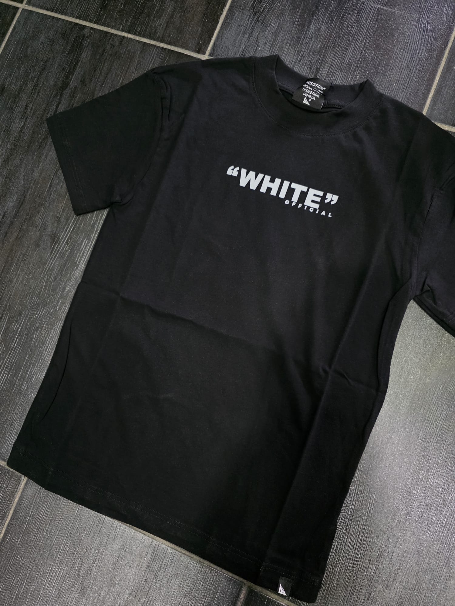 T-Shirt mod scarpa viola