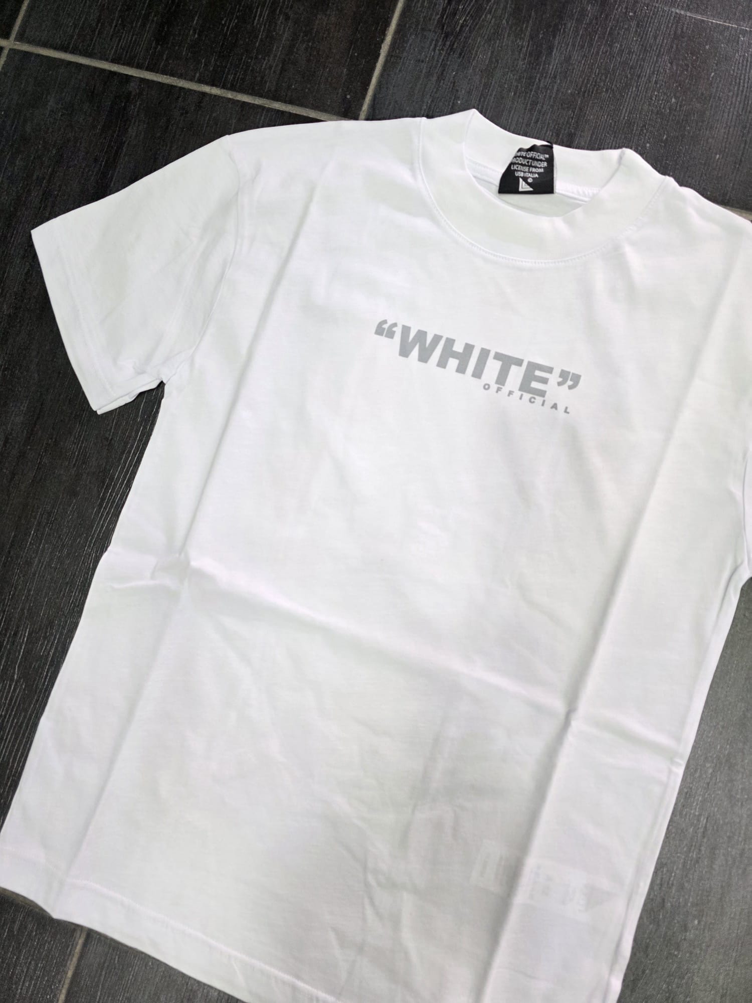 T-Shirt mod scarpa viola