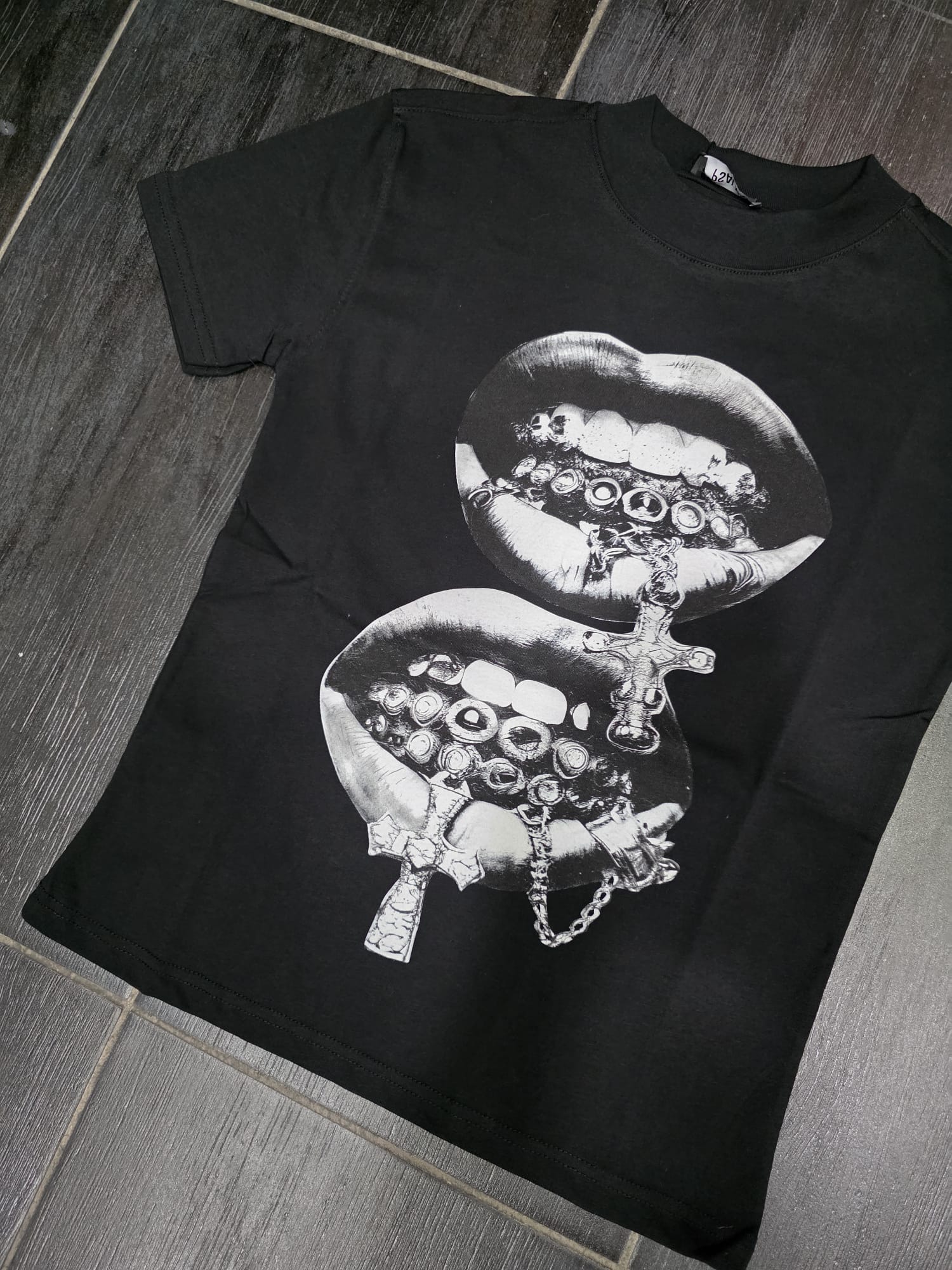 T-SHIRT MOD BOCCHE CROCI