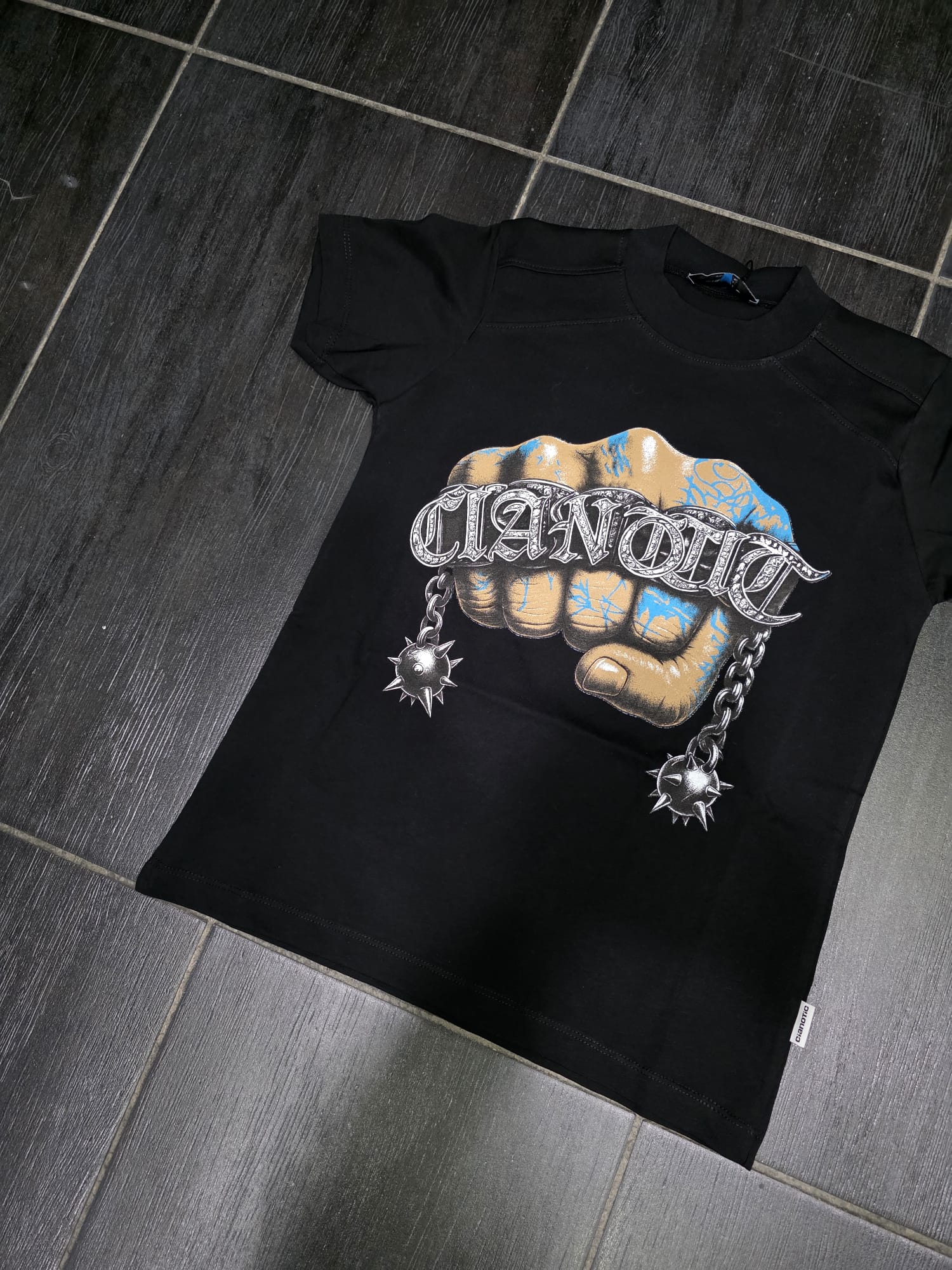 T-SHIRT MOD PUGNI