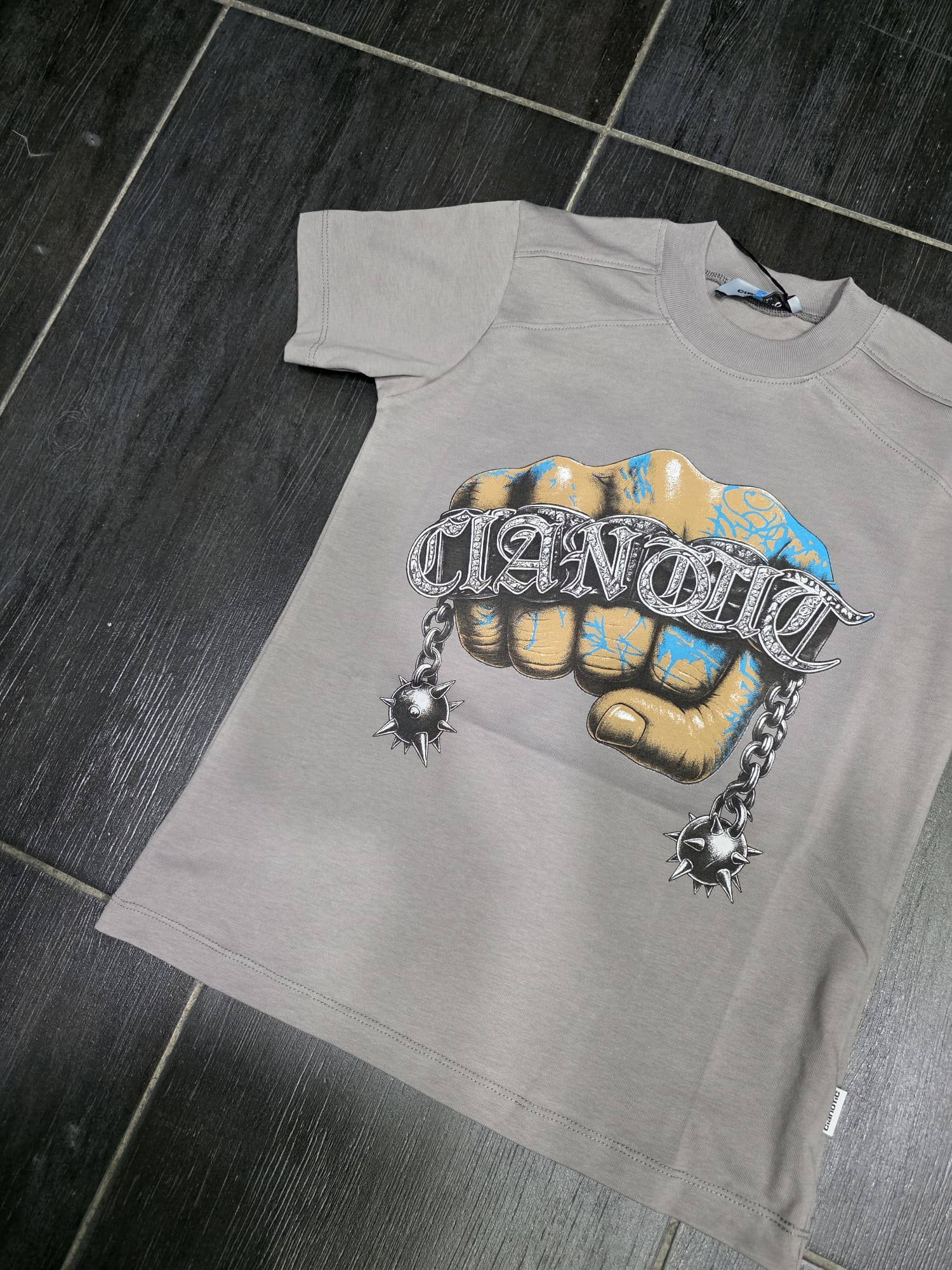 T-SHIRT MOD PUGNI